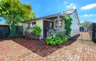 437 Ferry Road, Woolston