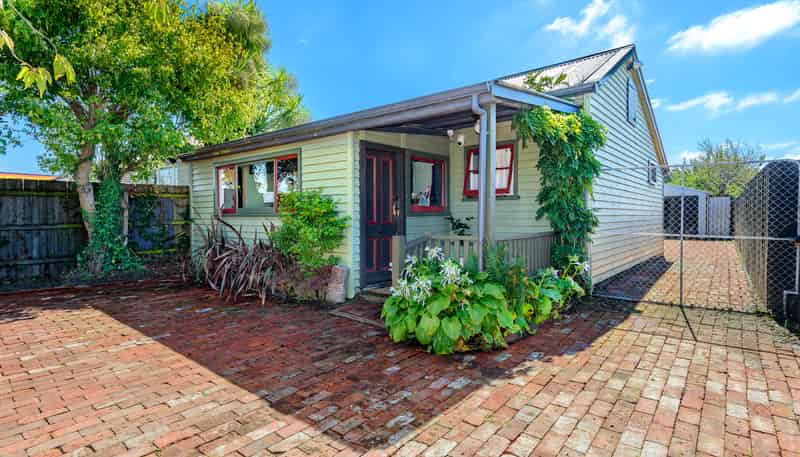 437 Ferry Road, Woolston