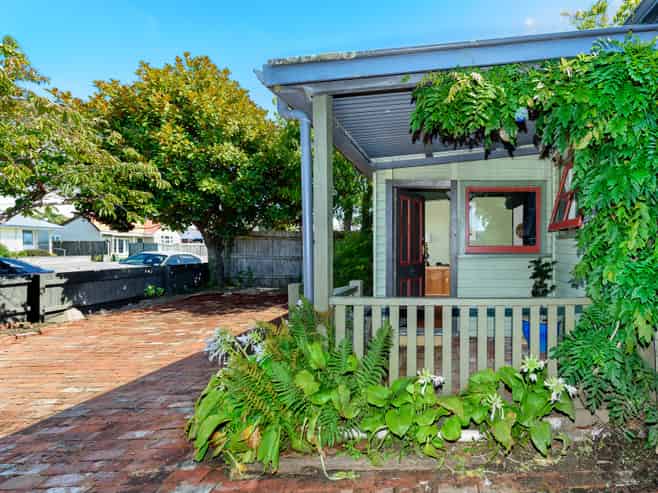 437 Ferry Road, Woolston