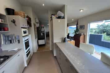 8 Sunset Terrace, Waikanae Beach