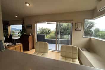 8 Sunset Terrace, Waikanae Beach