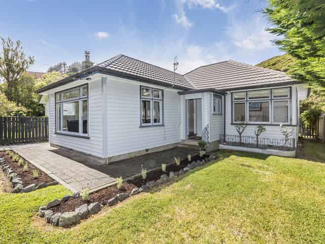64 Airlie Road, Plimmerton
