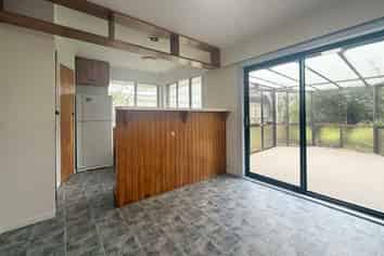 122 Whangaparaoa Road, Red Beach