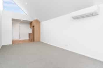 8/7 Grove Road, Addington