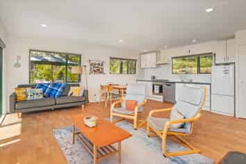 100 Kaipapaka Row, Te Rerenga