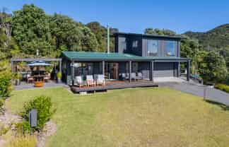 100 Kaipapaka Row, Te Rerenga