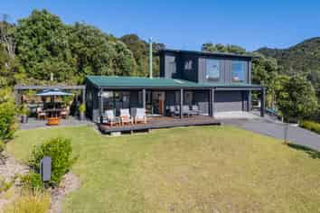 100 Kaipapaka Row, Te Rerenga