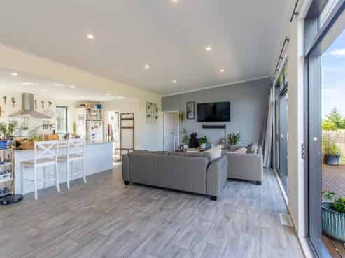 87 River Road, Otane