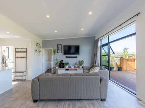 87 River Road, Otane