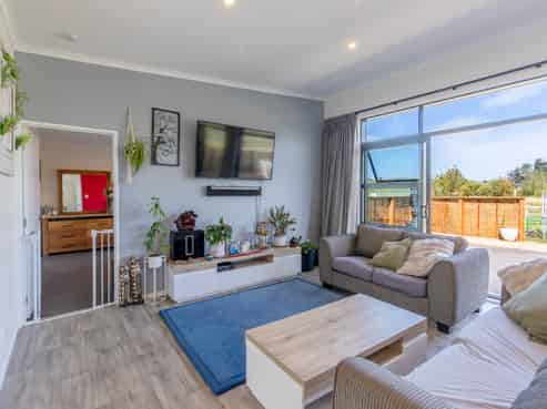 87 River Road, Otane