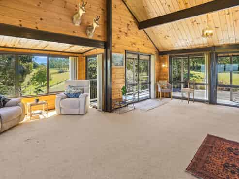 180 Leader Road West, Waiau