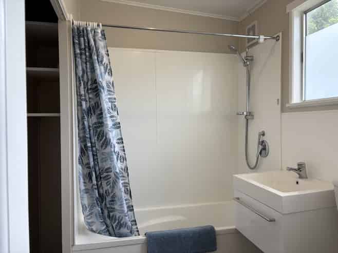 4/664 Gladstone Road , Gisborne