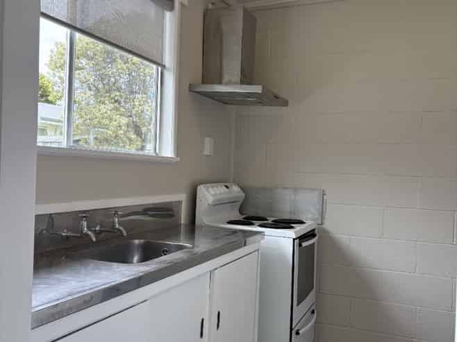 4/664 Gladstone Road , Gisborne