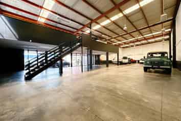 High Profile Wairau Showroom | 523 m2
