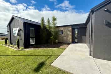 1 Tunarau Street, Raglan