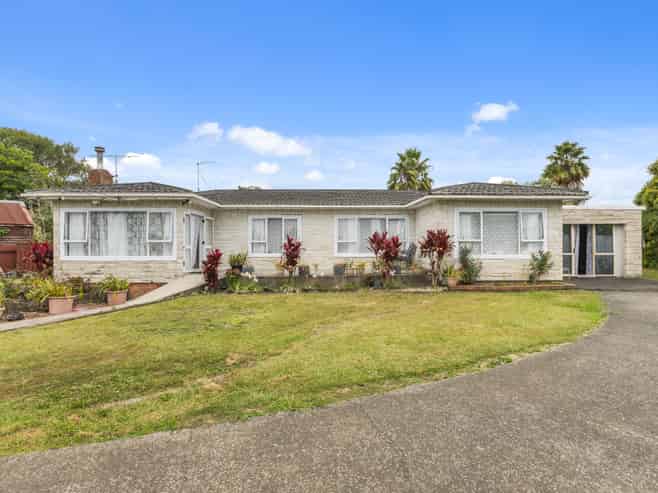 76 Hallberry Road, Mangere East