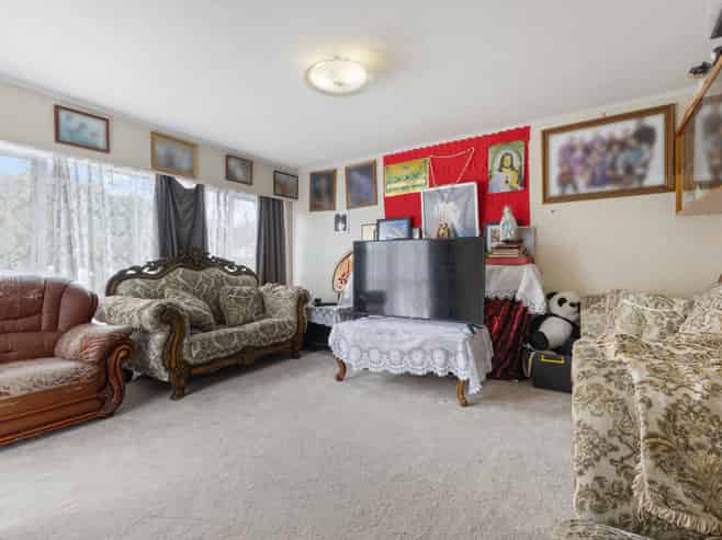 76 Hallberry Road, Mangere East