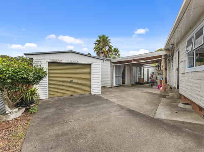 76 Hallberry Road, Mangere East