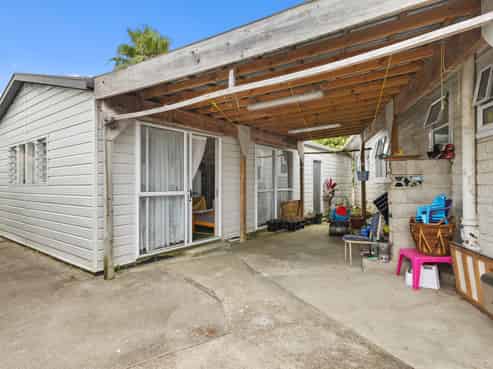 76 Hallberry Road, Mangere East