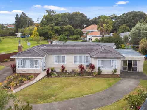 76 Hallberry Road, Mangere East