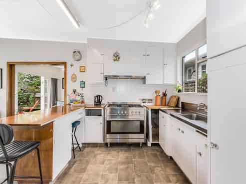 136 Hine Road, Wainuiomata