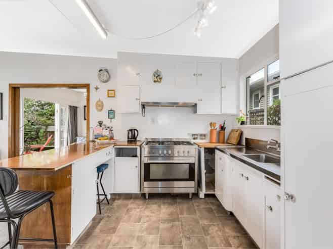 136 Hine Road, Wainuiomata