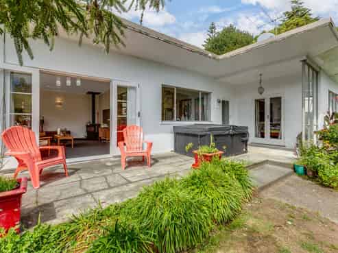 136 Hine Road, Wainuiomata