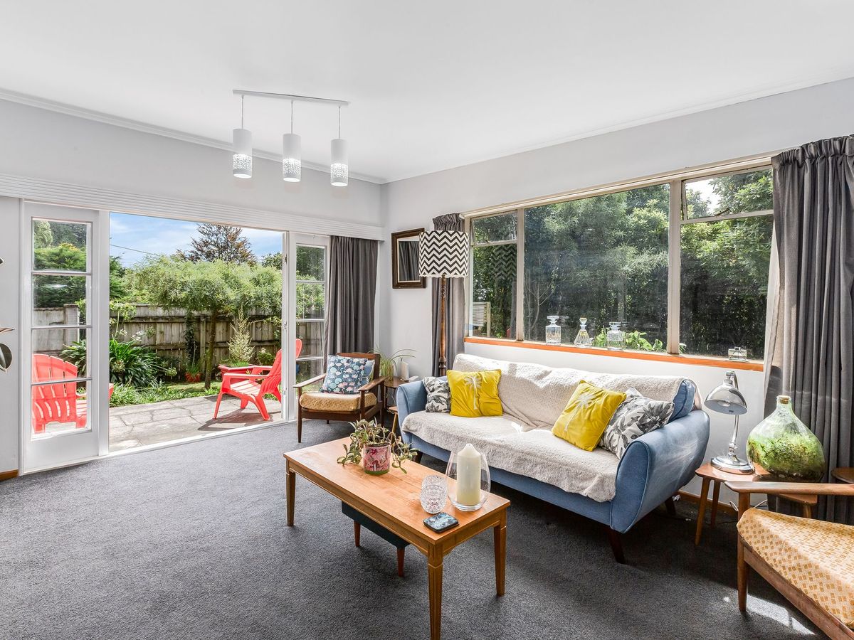 136 Hine Road, Wainuiomata, Lower Hutt City, Wellington - Photo 3