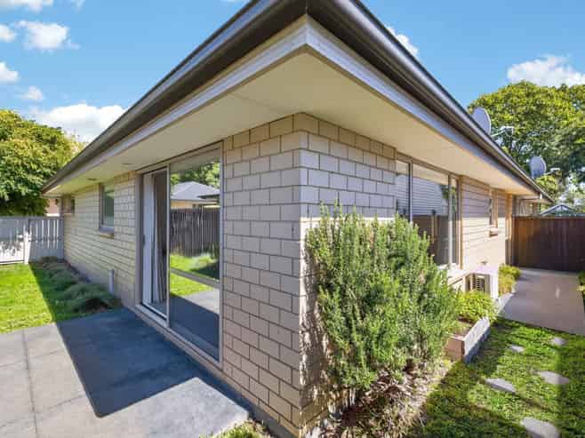 52 Thackeray Place, Waltham