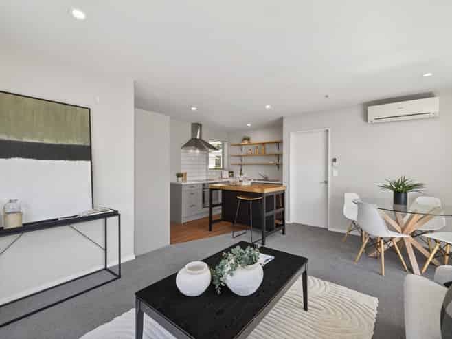 52 Thackeray Place, Waltham