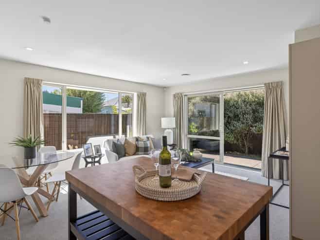 52 Thackeray Place, Waltham