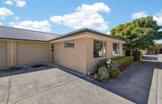 52 Thackeray Place, Waltham