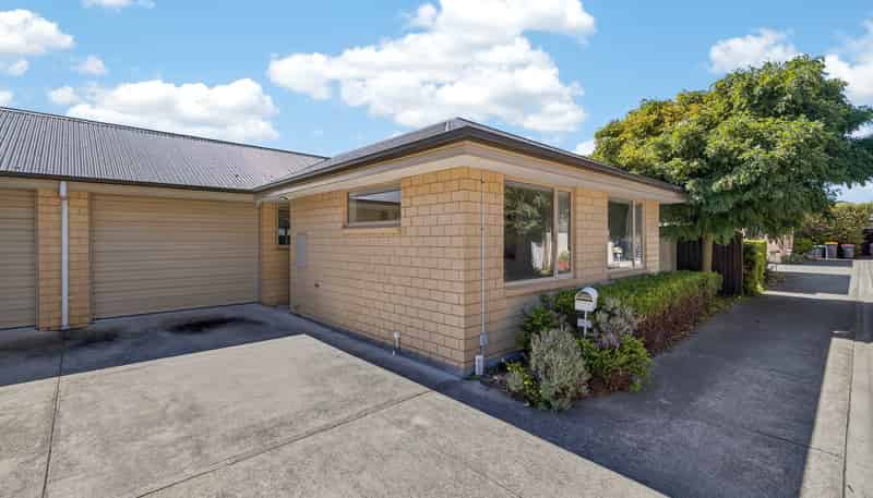 52 Thackeray Place, Waltham