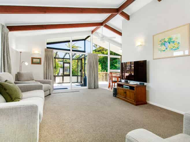 10 Hallewell Crescent, Johnsonville