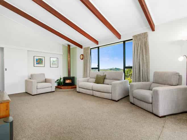 10 Hallewell Crescent, Johnsonville