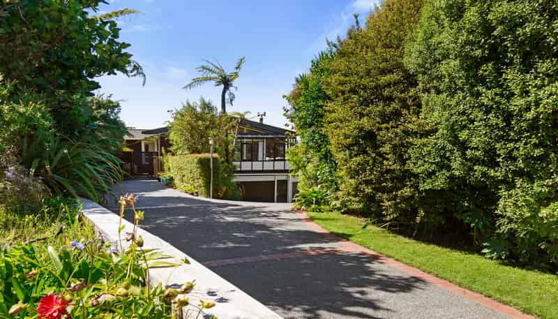 10 Hallewell Crescent, Johnsonville