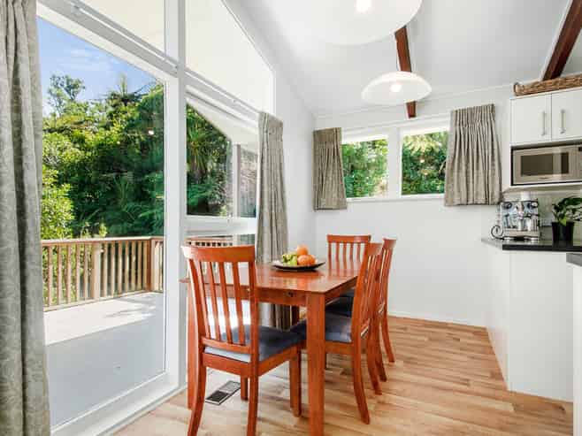 10 Hallewell Crescent, Johnsonville