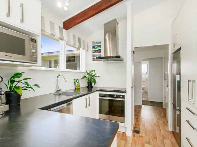 10 Hallewell Crescent, Johnsonville