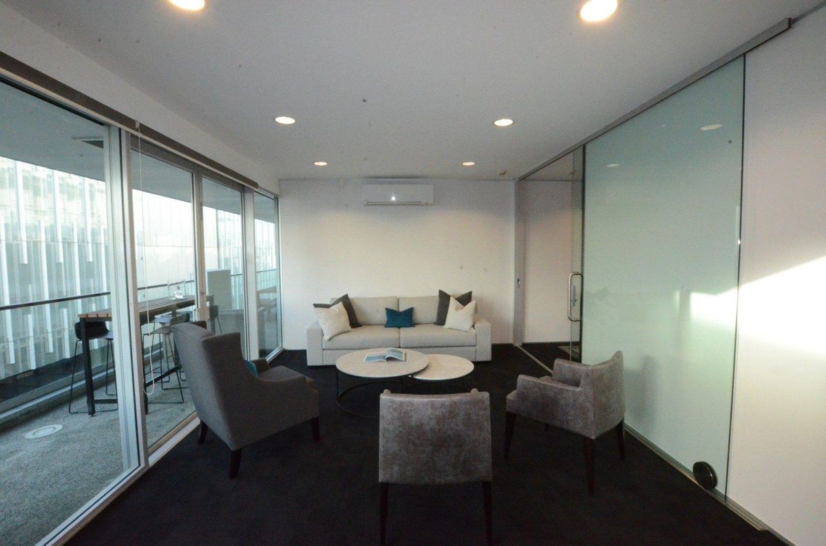 Well-Fitted Parnell Office with Deck - Widok 3