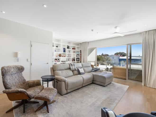 215/24 Wellington Street, Howick