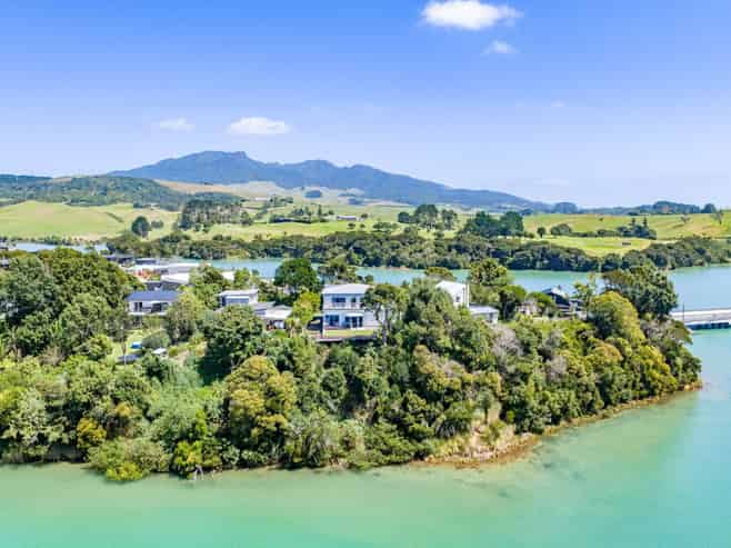 6 Mara Kai Lane, Raglan