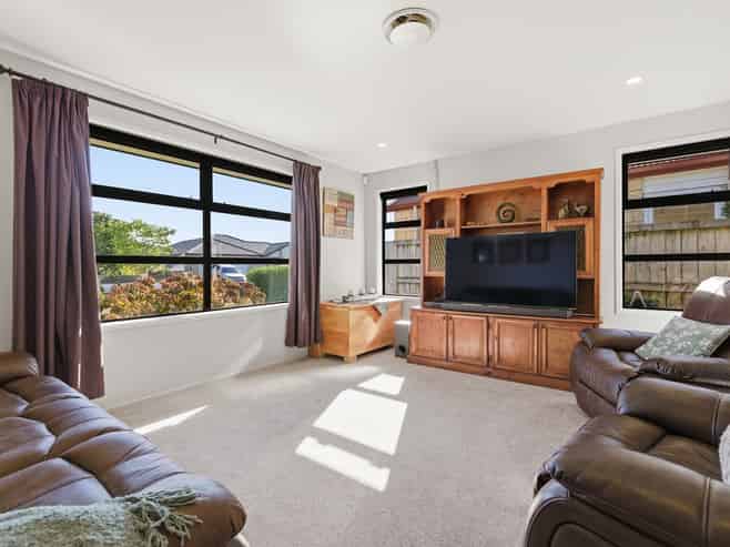 132 Puhirake Crescent, Pyes Pa