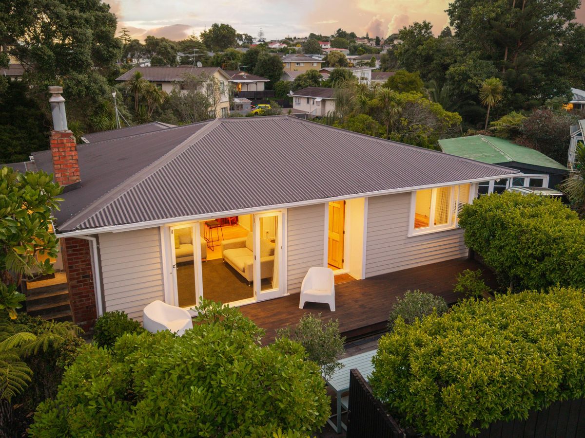 17 Poto Street, Te Atatu South, Waitakere City, Auckland - Photo 2