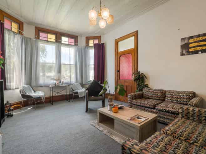 207 Richmond Street, Thames