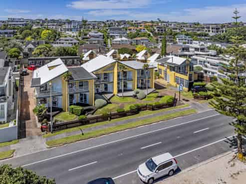 Auckland’s Only True Beachfront Motel
