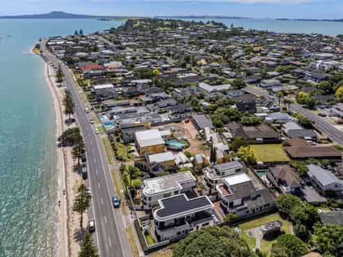 Auckland’s Only True Beachfront Motel