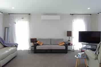 17 Poplar Grove, Feilding