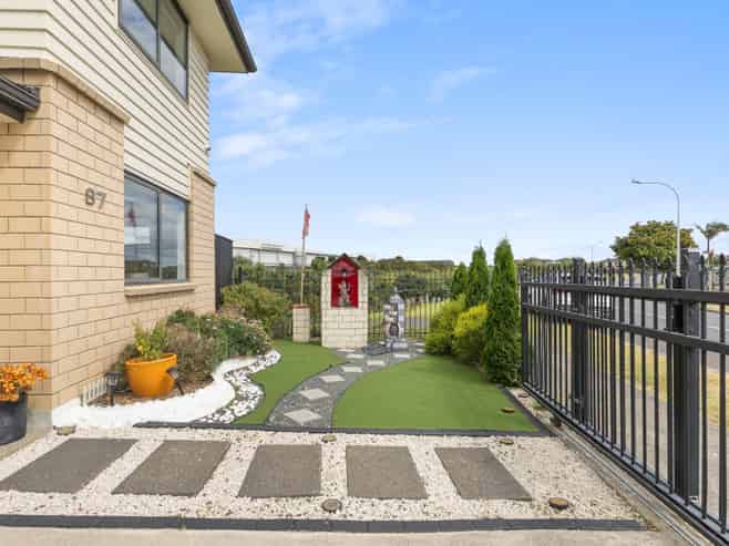 87 Naylors Drive, Mangere
