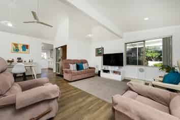 1/34 Waipuia Place, Greenhithe