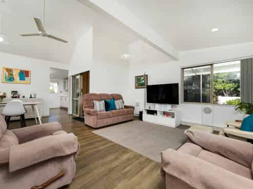 1/34 Waipuia Place, Greenhithe